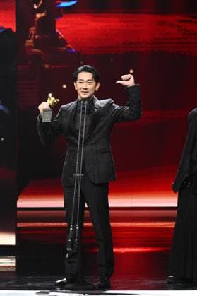 61st Taiwan Film Golden Horse Awards TAIPEI, CHINA - NOVEMBER 24, 2024 - Actors receive trophies at the 61st Taiwan Film Golden Horse Awards in Taipei, Taiwan province, China, Nov 24, 2024. Taipei Taiwan China  Copyright: xCFOTOx i1732415723754