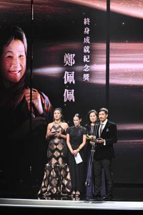 61st Taiwan Film Golden Horse Awards TAIPEI, CHINA - NOVEMBER 24, 2024 - Actors receive trophies at the 61st Taiwan Film Golden Horse Awards in Taipei, Taiwan province, China, Nov 24, 2024. Taipei Taiwan China  Copyright: xCFOTOx i1732415668413