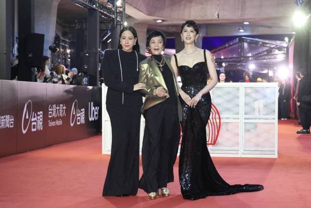61st Taiwan Film Golden Horse Awards TAIPEI, CHINA - NOVEMBER 24, 2024 - Actress Sylvia Chang poses on the red carpet at the 61st Taiwan Film Golden Horse Awards in Taipei, Taiwan province, China, November 24, 2024. Taipei Taiwan China  Copyright: xCFOTOx i1732415391584