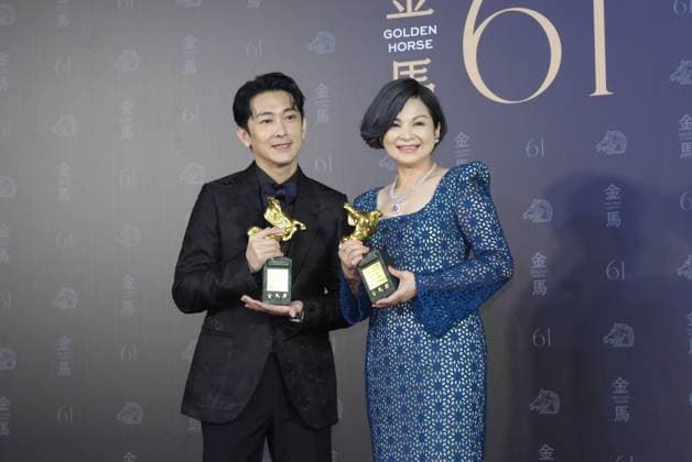 61st Taiwan Film Golden Horse Awards TAIPEI, CHINA - NOVEMBER 24, 2024 - Actors receive trophies at the 61st Taiwan Film Golden Horse Awards in Taipei, Taiwan province, China, Nov 24, 2024. Taipei Taiwan China  Copyright: xCFOTOx i1732415590566