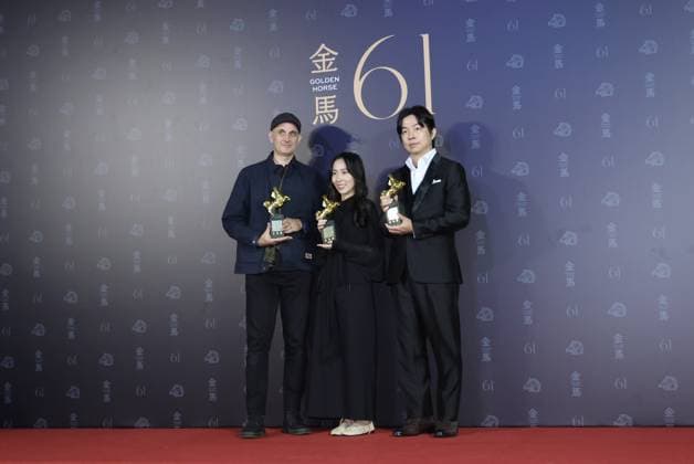 61st Taiwan Film Golden Horse Awards TAIPEI, CHINA - NOVEMBER 24, 2024 - Actors receive trophies at the 61st Taiwan Film Golden Horse Awards in Taipei, Taiwan province, China, Nov 24, 2024. Taipei Taiwan China  Copyright: xCFOTOx i1732415590878