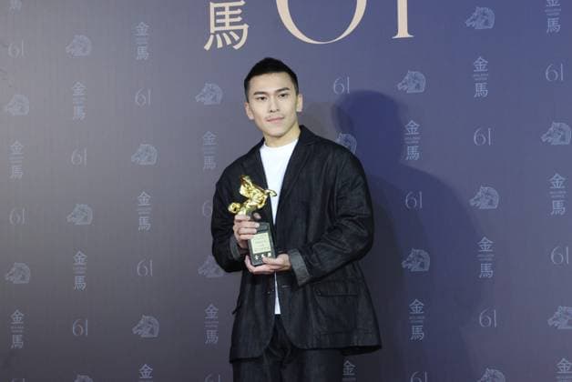 61st Taiwan Film Golden Horse Awards TAIPEI, CHINA - NOVEMBER 24, 2024 - Actors receive trophies at the 61st Taiwan Film Golden Horse Awards in Taipei, Taiwan province, China, Nov 24, 2024. Taipei Taiwan China  Copyright: xCFOTOx i1732415592318