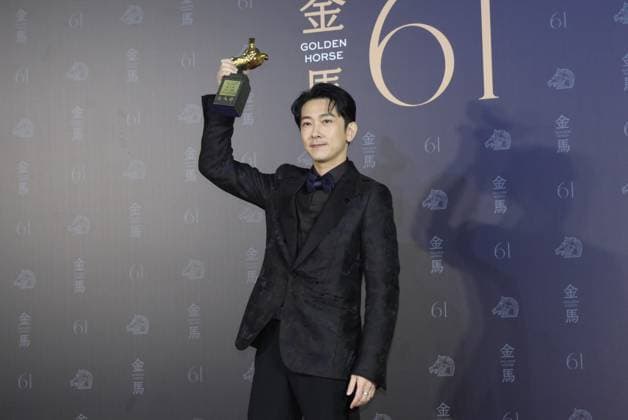 61st Taiwan Film Golden Horse Awards TAIPEI, CHINA - NOVEMBER 24, 2024 - Actors receive trophies at the 61st Taiwan Film Golden Horse Awards in Taipei, Taiwan province, China, Nov 24, 2024. Taipei Taiwan China  Copyright: xCFOTOx i1732415593470