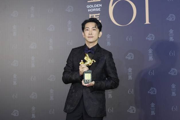 61st Taiwan Film Golden Horse Awards TAIPEI, CHINA - NOVEMBER 24, 2024 - Actors receive trophies at the 61st Taiwan Film Golden Horse Awards in Taipei, Taiwan province, China, Nov 24, 2024. Taipei Taiwan China  Copyright: xCFOTOx i1732415593896