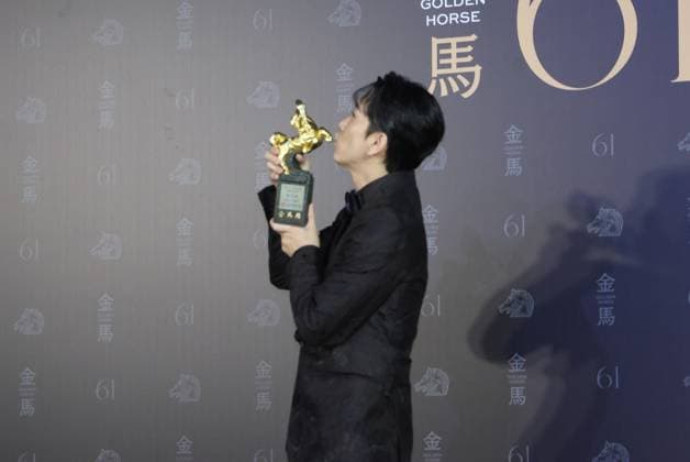 61st Taiwan Film Golden Horse Awards TAIPEI, CHINA - NOVEMBER 24, 2024 - Actors receive trophies at the 61st Taiwan Film Golden Horse Awards in Taipei, Taiwan province, China, Nov 24, 2024. Taipei Taiwan China  Copyright: xCFOTOx i1732415594177