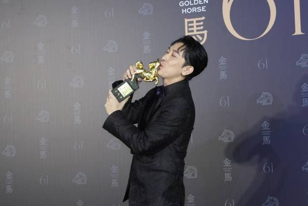 61st Taiwan Film Golden Horse Awards TAIPEI, CHINA - NOVEMBER 24, 2024 - Actors receive trophies at the 61st Taiwan Film Golden Horse Awards in Taipei, Taiwan province, China, Nov 24, 2024. Taipei Taiwan China  Copyright: xCFOTOx i1732415594305