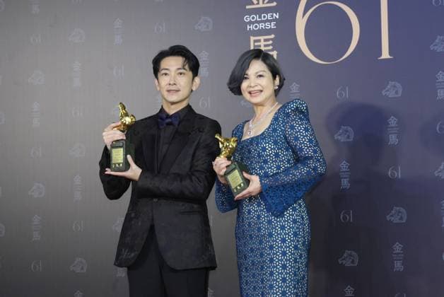 61st Taiwan Film Golden Horse Awards TAIPEI, CHINA - NOVEMBER 24, 2024 - Actors receive trophies at the 61st Taiwan Film Golden Horse Awards in Taipei, Taiwan province, China, Nov 24, 2024. Taipei Taiwan China  Copyright: xCFOTOx i1732415594705