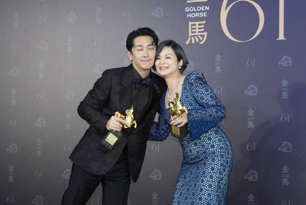 61st Taiwan Film Golden Horse Awards TAIPEI, CHINA - NOVEMBER 24, 2024 - Actors receive trophies at the 61st Taiwan Film Golden Horse Awards in Taipei, Taiwan province, China, Nov 24, 2024. Taipei Taiwan China  Copyright: xCFOTOx i1732415628973