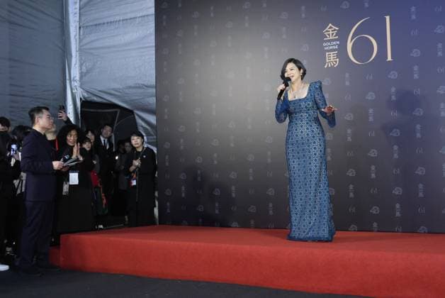 61st Taiwan Film Golden Horse Awards TAIPEI, CHINA - NOVEMBER 24, 2024 - Actors receive trophies at the 61st Taiwan Film Golden Horse Awards in Taipei, Taiwan province, China, Nov 24, 2024. Taipei Taiwan China  Copyright: xCFOTOx i1732415629851