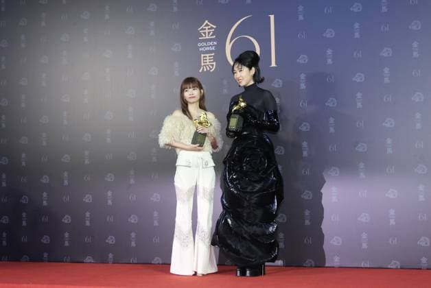 61st Taiwan Film Golden Horse Awards TAIPEI, CHINA - NOVEMBER 24, 2024 - Actors receive trophies at the 61st Taiwan Film Golden Horse Awards in Taipei, Taiwan province, China, Nov 24, 2024. Taipei Taiwan China  Copyright: xCFOTOx i1732415630263