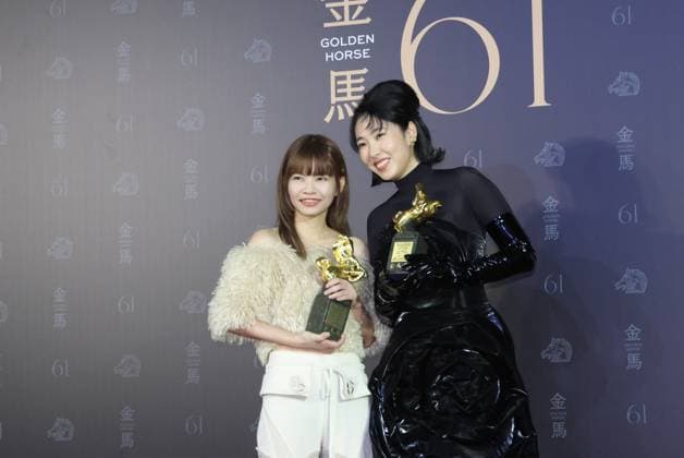 61st Taiwan Film Golden Horse Awards TAIPEI, CHINA - NOVEMBER 24, 2024 - Actors receive trophies at the 61st Taiwan Film Golden Horse Awards in Taipei, Taiwan province, China, Nov 24, 2024. Taipei Taiwan China  Copyright: xCFOTOx i1732415630403