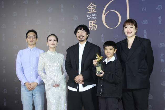 61st Taiwan Film Golden Horse Awards TAIPEI, CHINA - NOVEMBER 24, 2024 - Actors receive trophies at the 61st Taiwan Film Golden Horse Awards in Taipei, Taiwan province, China, Nov 24, 2024. Taipei Taiwan China  Copyright: xCFOTOx i1732415630821