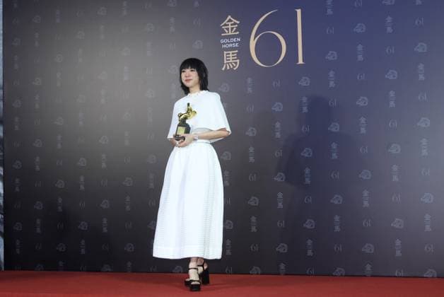 61st Taiwan Film Golden Horse Awards TAIPEI, CHINA - NOVEMBER 24, 2024 - Actors receive trophies at the 61st Taiwan Film Golden Horse Awards in Taipei, Taiwan province, China, Nov 24, 2024. Taipei Taiwan China  Copyright: xCFOTOx i1732415631585