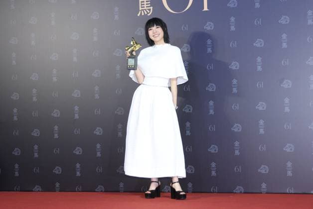 61st Taiwan Film Golden Horse Awards TAIPEI, CHINA - NOVEMBER 24, 2024 - Actors receive trophies at the 61st Taiwan Film Golden Horse Awards in Taipei, Taiwan province, China, Nov 24, 2024. Taipei Taiwan China  Copyright: xCFOTOx i1732415631720