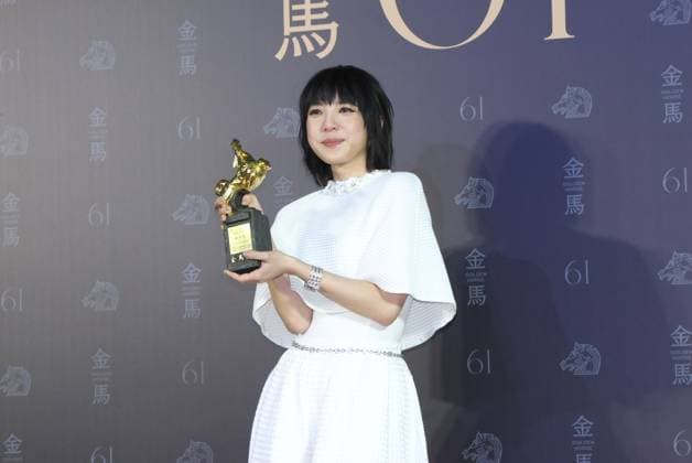 61st Taiwan Film Golden Horse Awards TAIPEI, CHINA - NOVEMBER 24, 2024 - Actors receive trophies at the 61st Taiwan Film Golden Horse Awards in Taipei, Taiwan province, China, Nov 24, 2024. Taipei Taiwan China  Copyright: xCFOTOx i1732415631870