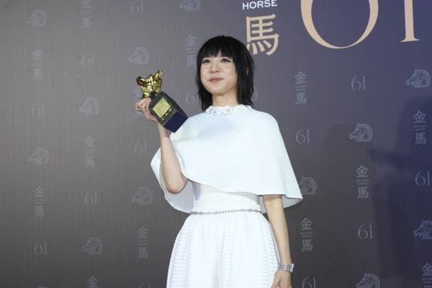 61st Taiwan Film Golden Horse Awards TAIPEI, CHINA - NOVEMBER 24, 2024 - Actors receive trophies at the 61st Taiwan Film Golden Horse Awards in Taipei, Taiwan province, China, Nov 24, 2024. Taipei Taiwan China  Copyright: xCFOTOx i1732415632149