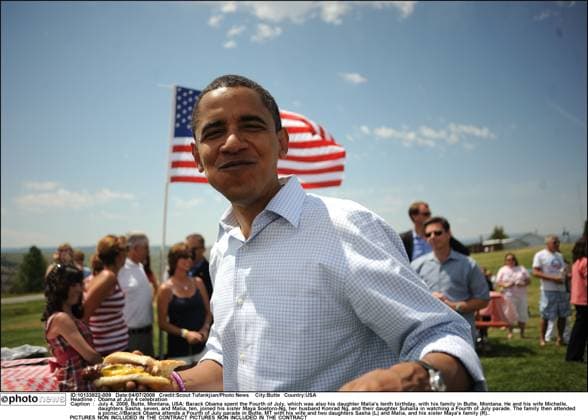 Obama at July 4 celebration July 4, 2008, Butte, Montana, USA: Barack Obama spent the Fourth of July, which was also his daughter Malia s tenth birthday, with his family in Butte, Montana. He and his wife Michelle, daughters Sasha, seven, and Malia, ten, joined his sister Maya Soetoro-Ng, her husband Konrad Ng, and their daughter Suhaila in watching a Fourth of July parade. The family then attended a picnic. Barack Obama attends a Fourth of July parade in Butte, MT with his wife and two daughters Sasha (L) and Malia, and his sister Maya s family (R).. Butte USA  Copyright: xScoutxTufankjianx