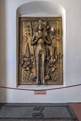 Eiserner Mann, Grabmal und Epitaph Georg I. Truchseß von Waldburg, Ehemalige Stiftskirche St. Peter, eine römisch-katholische Pfarrkirche, Bad Waldsee, Oberschwaben, Baden-Württemberg, Deutschland, Europa Iron Man, Tomb and Epitaph of George I Truchsess of Waldburg, Former Collegiate Church of St Peter, a Roman Catholic parish church, Bad forest lake, Upper Swabia, Baden-Württemberg, Germany, Europe Copyright: imageBROKER ManfredxBail iblabc11814364.jpg
