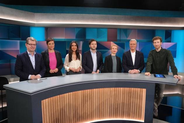 News Themen der Woche KW48 News Bilder des Tages ARD Talkshow Hart aber Fair Gruppenbild und Gruppenfoto aller Teilnehmer und Talkgaeste von Hart aber Fair mit Moderator Louis Klamroth, Koeln, 25.11.2024 Koeln Nordrhein-Westfalen Deutschland *** ARD talk show Hart aber Fair group picture and group photo of all participants and talk guests of Hart aber Fair with host Louis Klamroth, Cologne, 25 11 2024 Cologne North Rhine-Westphalia Germany