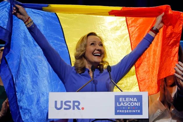 News Themen der Woche KW48 (241125) -- BUCHAREST, Nov. 25, 2024 -- Elena Lasconi, leader of the Save Romania Union, gestures during the 2024 presidential election in Bucharest, Romania, on Nov. 25, 2024. Independent candidate Calin Georgescu and Elena Lasconi, leader of the Save Romania Union, will face off in the second round of Romania s 2024 presidential election on Dec. 8 as no candidate wins more than 50 percent of the ballots, according to complete results from the Permanent Electoral Authority. (Photo by Xinhua) ROMANIA-BUCHAREST-PRESIDENTIAL ELECTION CristianxCristel 