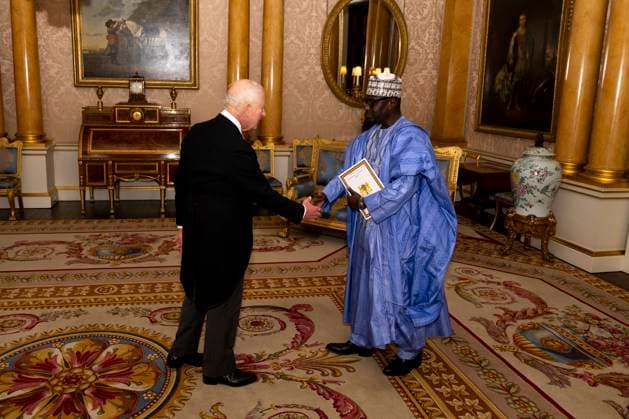 Entertainment Themen der Woche KW48 Entertainment Bilder des Tages Audience at Buckingham Palace His Excellency Mr. Ahmad Makaila presents their credentials to King Charles III during a private audience at Buckingham Palace, London. Picture date: Tuesday November 26, 2024., Credit:Jordan Pettitt Avalon UK, London  Copyright: xJordanxPettittx xAvalonx 0939264897