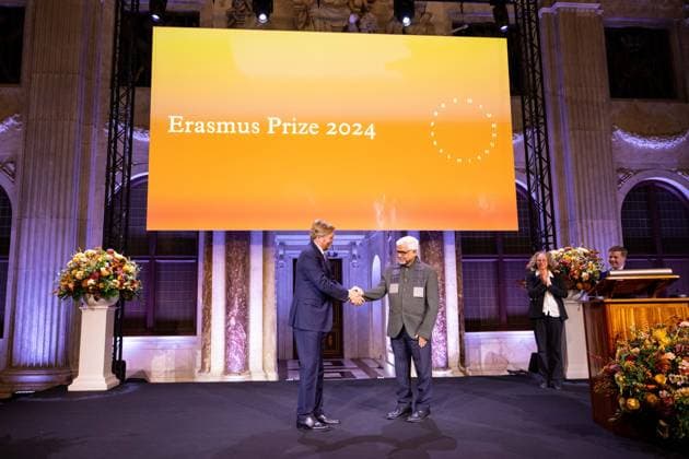 Amsterdam, The Netherlands, 2024-11-26 16:30:45 AMSTERDAM, 26-11-2024, Royal Palace AmsterdamKing Willem Alexander presents the Erasmus Prize to Indian writer Amitav Ghosh (Kolkata, 1956) at the Royal Palace Amsterdam. The King is a patron of the Praemium Erasmianum foundation. PHOTO: NLBeeld Patrick van Emst Credit: NL Beeld Patrick van Emst  Copyright: xx x
