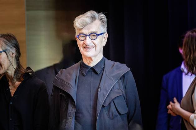 Entertainment Themen der Woche KW48 Bilder des Jahres 2024, Entertainment 11 November Entertainment Bilder des Tages 26.11.2024. Düsseldorf. Das Wim-Wenders-Gymnasium hat ein neues Schulgebäude in Oberbilk erhalten und bietet rund 840 Schülerinnen und Schülern auf einer Fläche von 12.135 Quadratmetern einen modernen Platz zum Lernen. Im Beisein von Namensgeber Wim Wenders findet die feierliche Eröffnung statt. Düsseldorf Wim-Wenders-Gymnasium, Schmiedestr. 25 Nordrhein-Westfalen Deutschland *** 26 11 2024 Düsseldorf The Wim Wenders Gymnasium has received a new school building in Oberbilk and offers around 840 pupils a modern place to learn on an area of 12,135 square meters In the presence of its namesake Wim Wenders, the opening ceremony takes place Düsseldorf Wim Wenders Gymnasium, Schmiedestr 25 North Rhine-Westphalia Germany