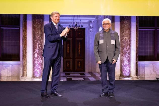 Royals at Erasmus Prize - Amsterdam King Willem Alexander and Amitav Ghosh during the presentation of the Erasmus Prize at the Royal Palace Amsterdam, Netherlands on November 26, 2024. Photo by Patrick van Emst Bruno Press ABACAPRESS.COM Amsterdam Netherlands  Copyright: xBrunoxPress ABACAx