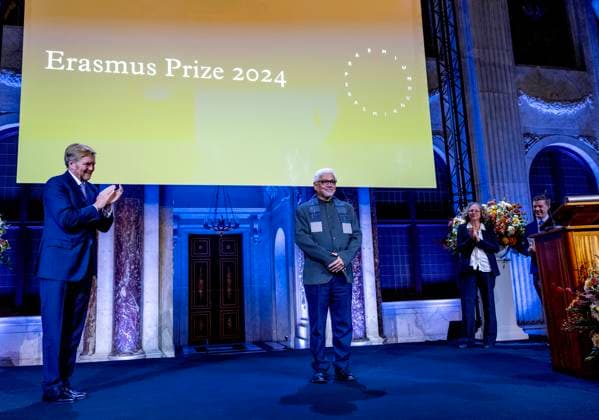 26-11-2024 Amsterdam King Willem-Alexander attend the award ceremony of the Erasmus Prize of 150.000 euro to Indian writer Amitav Ghosh (Kolkata, 1956) at the Royal palace in Amsterdam. Â  Copyright: xPPEx