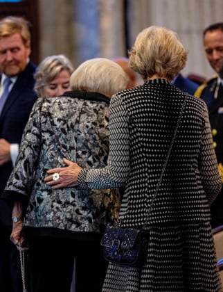 26-11-2024 Amsterdam Princess Beatrix and Princess Irene attend the award ceremony of the Erasmus Prize of 150.000 euro to Indian writer Amitav Ghosh (Kolkata, 1956) at the Royal palace in Amsterdam. Â  Copyright: xPPEx