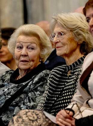 26-11-2024 Amsterdam Princess Beatrix and Princess Irene attend the award ceremony of the Erasmus Prize of 150.000 euro to Indian writer Amitav Ghosh (Kolkata, 1956) at the Royal palace in Amsterdam. Â  Copyright: xPPEx