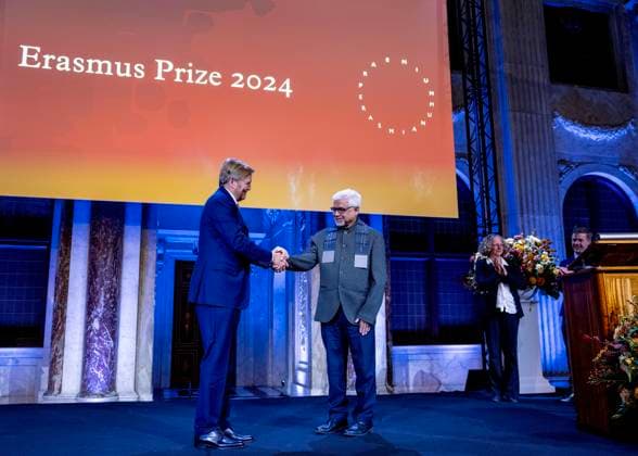 26-11-2024 Amsterdam King Willem-Alexander attend the award ceremony of the Erasmus Prize of 150.000 euro to Indian writer Amitav Ghosh (Kolkata, 1956) at the Royal palace in Amsterdam. Â  Copyright: xPPEx