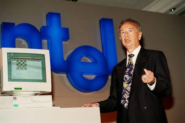 Andrew Grove, President and Chief Executive of microprocessor manufacturer Intel Semiconductor, talks to analysts and industry representatives in Hong Kong. Intel managers are on an Asian tour to outline new technologies in the region. EDITORIAL USE ONLY  Copyright: xx MER2016052404505722 PostxStaffxPhotographerx scmpphotos484614
