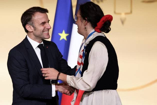 Macron Presides Over Young Talented Entrepreneur Award Ceremony - Paris President Emmanuel Macron hands over to Romane Petagna Romando, the coup de coeur award during the award ceremony for young talented entrepreneurs from immigration suburbs in France at the Elysee Palace in Paris, France on November 27, 2024. Photo by Stephane Lemouton Pool ABACAPRESS.COM Paris France  Copyright: xLemoutonxStephane Pool ABACAx