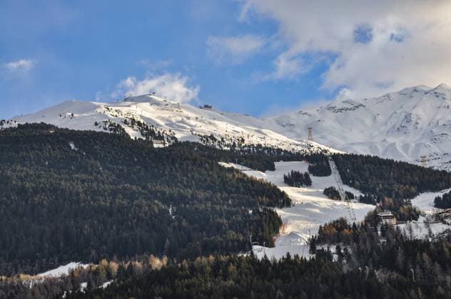 Skipisten im Skigebiet Bormio Ski slopes in Bormio resort Copyright: imageBROKER NicolaxColombo ibxiqx11783246.jpg
