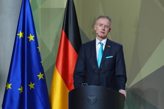 Presentation of the Bundeswehr and Society 2024 Award Dr Gerd Landsberg in portrait during his speech at the presentation of the Bundeswehr and Society 2024 Award at Paul Loebe Haus, Berlin, 28 11 2024 Berlin Berlin Germany