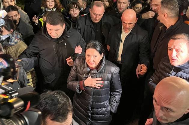 Bilder des Jahres 2024, News 11 November News Bilder des Tages GEORGIA, TBILISI - NOVEMBER 28, 2024: Georgia s President Salome Zourabichvili is seen during a protest staged outside the Parliament Building after Prime Minister Irakli Kobakhidze said the country would suspend talks on its bid to join the European Union until 2028. Mikhail Yegikov TASS  76357283