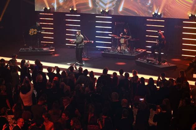Nico SANTOS, singer, musician, receives the German Sustainability Award, here at his concert, singing, vocals, German Sustainability Award ceremony in Duesseldorf on 28 11 2024