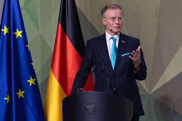 28 11 2024, Bundeswehr and Society Award Award ceremony 2024 at the Paul Löbe Haus of the German Bundestag in Berlin The Honorary Managing Director of the German Association of Towns and Municipalities, Dr. Gerd Landsberg, welcoming the award winners and guests Berlin