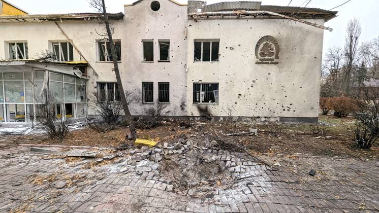 News Themen der Woche KW48 KYIV, UKRAINE - NOVEMBER 29, 2024 - A family polyclinic in the Dniprovskyi district is damaged by an overnight Russian drone attack, Kyiv, capital of Ukraine. On Friday night, November 29, falling drone debris caused a fire on the hospital’s facade. A security guard sustained injuries. Russian drone attack on Kyiv on November 29, 2024  Copyright: xEugenxKotenkox