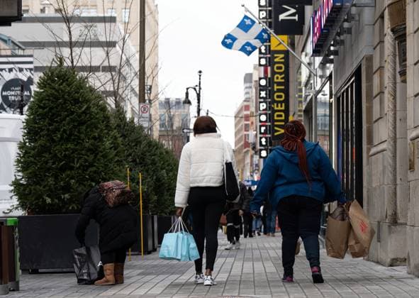 November 29, 2024, Montreal, Pq, CANADA: Shoppers take advantage of Black Friday deals in Montreal on Friday, Nov. 29, 2024. Montreal CANADA  - ZUMAc35_ 20241129_zaf_c35_011 Copyright: xChristinnexMuschix