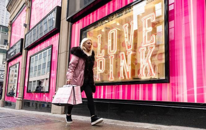 News Bilder des Tages November 29, 2024, Montreal, Pq, CANADA: Shoppers take advantage of Black Friday deals in Montreal on Friday, Nov. 29, 2024. Montreal CANADA  - ZUMAc35_ 20241129_zaf_c35_013 Copyright: xChristinnexMuschix