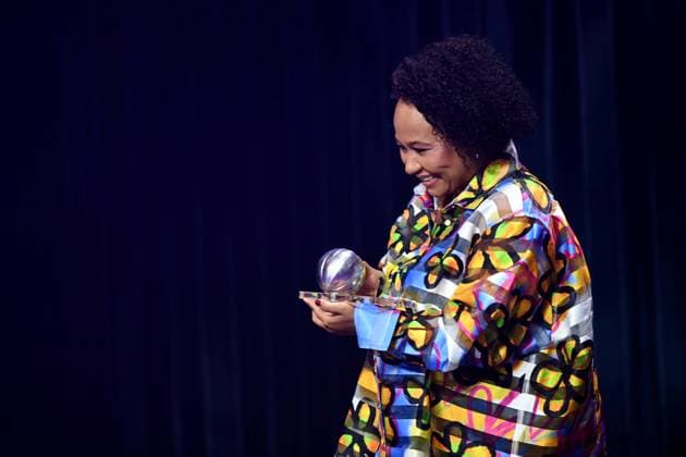 Emeli SANDE, right, singer, receives the honorary award of the German Sustainability Award, German Sustainability Award ceremony in Duesseldorf on 29 11 2024