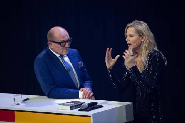 f l Stefan SCHULZE HAUSMANN, Chairman of the Board of the German Sustainability Award Foundation Nina RUGE, presenter, German Sustainability Award ceremony in Duesseldorf on 29 11 2024
