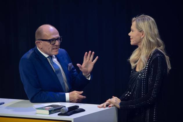 f l Stefan SCHULZE HAUSMANN, Chairman of the Board of the German Sustainability Award Foundation Nina RUGE, presenter, German Sustainability Award ceremony in Duesseldorf on 29 11 2024