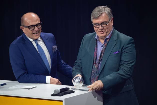 Hape KERKELING, entertainer, right, receives the honorary award of the German Sustainability Award, left Stefan SCHULZE HAUSMANN, Chairman of the Board of the German Sustainability Award Foundation German Sustainability Award ceremony in Duesseldorf on 29 11 2024