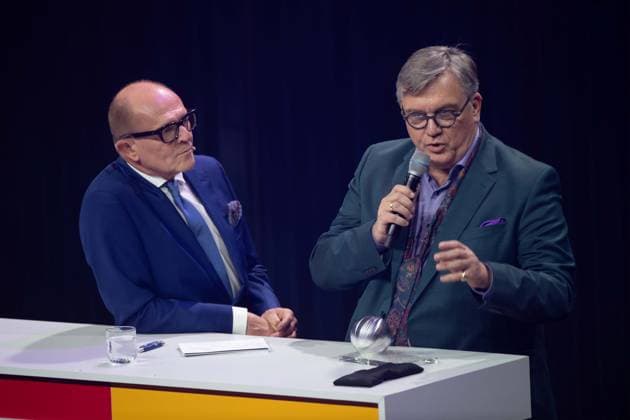 Hape KERKELING, entertainer, right, receives the honorary award of the German Sustainability Award, left Stefan SCHULZE HAUSMANN, Chairman of the Board of the German Sustainability Award Foundation German Sustainability Award ceremony in Duesseldorf on 29 11 2024