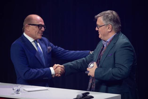 Hape KERKELING, entertainer, right, receives the honorary award of the German Sustainability Award, left Stefan SCHULZE HAUSMANN, Chairman of the Board of the German Sustainability Award Foundation German Sustainability Award ceremony in Duesseldorf on 29 11 2024