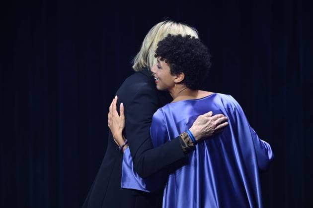 Malaika MIHAMBO, long jumper, receives the honorary prize of the German Sustainability Award, on the left laudator Heike DRECHSLER, former long jumper, German Sustainability Award ceremony in Duesseldorf on 29 11 2024