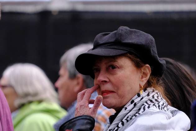 Bilder des Jahres 2024, Entertainment 11 November Entertainment Bilder des Tages NEW YORK, NEW YORK - NOVEMBER 29th 2024: Susan Sarandon attends a Pro-Palestine protest to demand a ceasefire in the Hamas-Israeli war during Black Friday on November 29th 2024 Copyright: xKatiexGodowskix xMediaPunchx